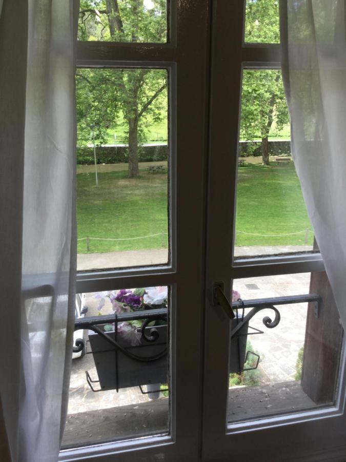 Auberge Henri IV Segur-le-Chateau Exterior foto